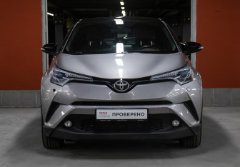 Подержанный автомобиль Toyota C-HR 2019 года (2 фото)