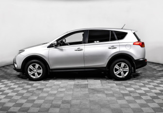 Подержанный автомобиль Toyota RAV4 2013 года (8 фото)
