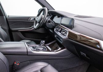 Подержанный автомобиль BMW X5 2019 года (10 фото)