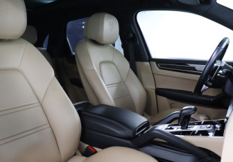 Подержанный автомобиль Porsche Cayenne 2018 года (17 фото)