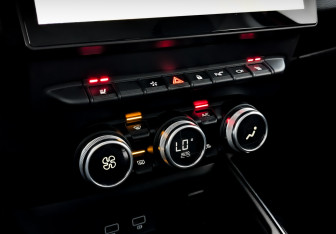 Подержанный автомобиль Renault Arkana 2021 года (26 фото)