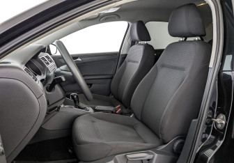 Подержанный автомобиль Volkswagen Jetta Sedan 2015 года (20 фото)