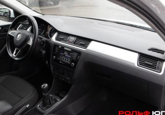 Подержанный автомобиль Skoda Rapid Liftback 2016 года (7 фото)