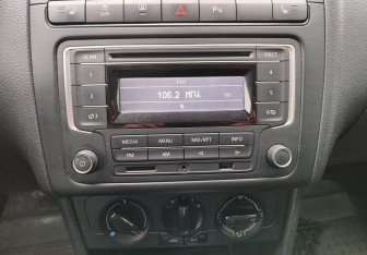 Подержанный автомобиль Volkswagen Polo Sedan 2015 года (12 фото)