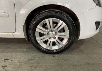 Подержанный автомобиль Opel Zafira Compactvan 2012 года (17 фото)