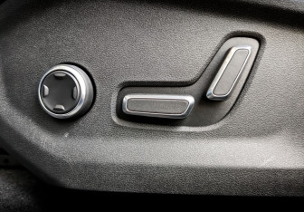 Подержанный автомобиль Geely Monjaro 2024 года (21 фото)