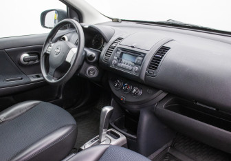 Подержанный автомобиль Nissan Note 2013 года (10 фото)