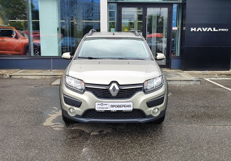 Подержанный автомобиль Renault Sandero 2016 года (2 фото)