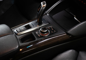 Подержанный автомобиль BMW X6 2012 года (22 фото)