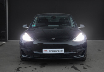 Подержанный автомобиль Tesla Model 3 2019 года (2 фото)