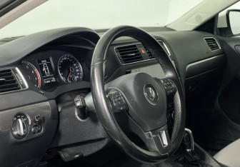 Подержанный автомобиль Volkswagen Jetta Sedan 2013 года (13 фото)