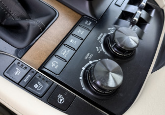 Подержанный автомобиль Lexus LX 2020 года (26 фото)