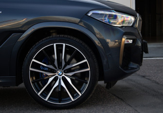 Подержанный автомобиль BMW X6 2021 года (40 фото)