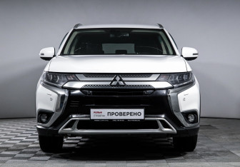 Подержанный автомобиль Mitsubishi Outlander 2019 года (2 фото)