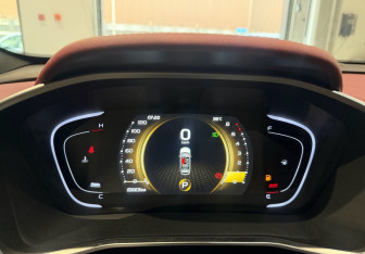 Подержанный автомобиль Geely Coolray 2023 года (15 фото)