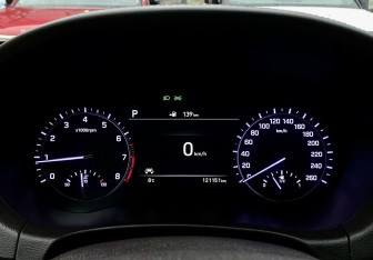 Подержанный автомобиль Genesis G80 2017 года (34 фото)