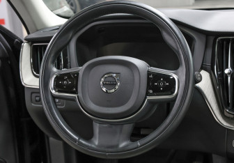 Подержанный автомобиль Volvo XC60 2019 года (18 фото)