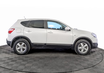 Подержанный автомобиль Nissan Qashqai 2013 года (26 фото)