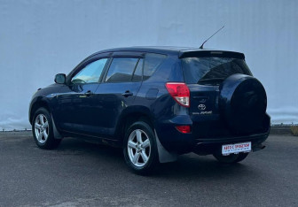 Подержанный автомобиль Toyota RAV4 2007 года (7 фото)