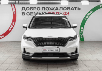 Подержанный автомобиль Kia Carnival 2022 года (2 фото)