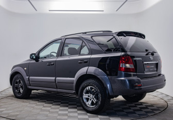 Подержанный автомобиль Kia Sorento 2006 года (3 фото)