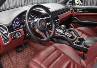 Подержанный автомобиль Porsche Cayenne 2019 года (16 фото)
