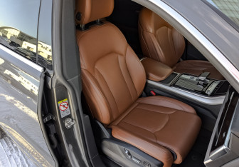 Подержанный автомобиль Audi Q8 2021 года (23 фото)