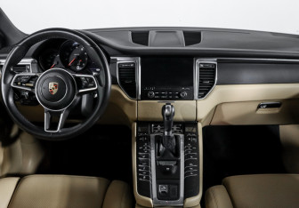 Подержанный автомобиль Porsche Macan 2018 года (12 фото)
