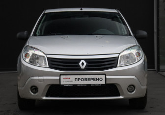Подержанный автомобиль Renault Sandero 2013 года (2 фото)
