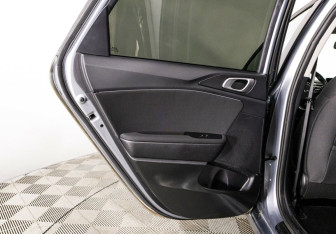 Подержанный автомобиль Kia Ceed Hatchback 2022 года (21 фото)