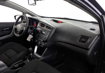 Подержанный автомобиль Kia Ceed Hatchback 2016 года (13 фото)