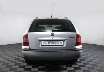 Подержанный автомобиль Skoda Octavia Wagon 2008 года (6 фото)
