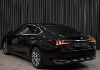 Подержанный автомобиль Lexus ES 2020 года (7 фото)