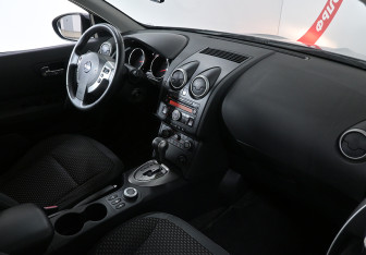 Подержанный автомобиль Nissan Qashqai+2 2009 года (9 фото)