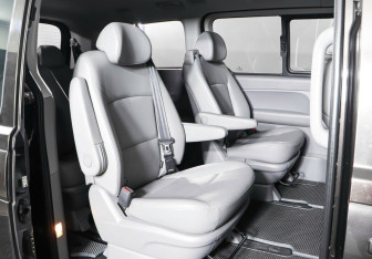 Подержанный автомобиль Hyundai Grand Starex 2018 года (18 фото)