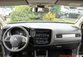 Подержанный автомобиль Mitsubishi Outlander 2013 года (10 фото)
