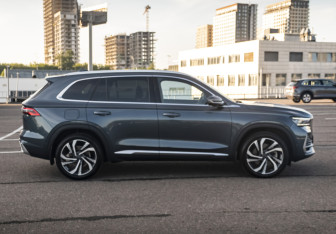 Подержанный автомобиль Geely Monjaro 2024 года (4 фото)