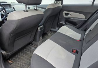 Подержанный автомобиль Chevrolet Cruze Sedan 2011 года (10 фото)