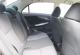 Подержанный автомобиль Toyota Corolla Sedan 2011 года (21 фото)