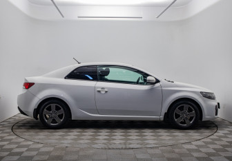 Подержанный автомобиль Kia Cerato Coupe 2012 года (4 фото)