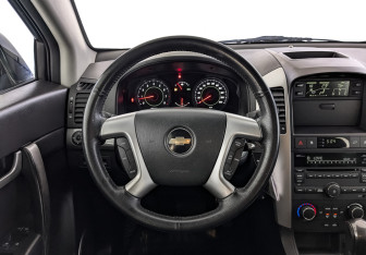 Подержанный автомобиль Chevrolet Captiva 2011 года (22 фото)