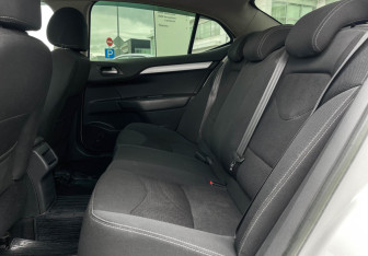 Подержанный автомобиль Citroen C4 Sedan 2013 года (10 фото)