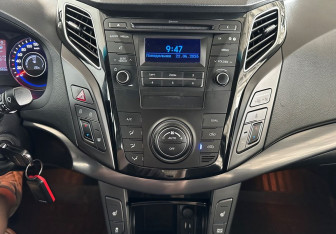 Подержанный автомобиль Hyundai i40 Sedan 2015 года (14 фото)