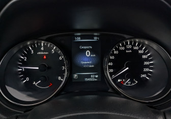 Подержанный автомобиль Nissan X-Trail 2016 года (16 фото)