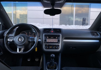 Подержанный автомобиль Volkswagen Scirocco 2011 года (15 фото)