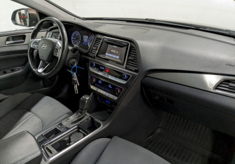 Подержанный автомобиль Hyundai Sonata 2019 года (19 фото)