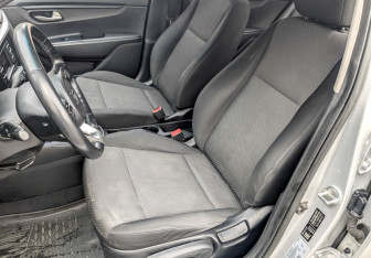 Подержанный автомобиль Kia Rio Hatchback 2021 года (19 фото)