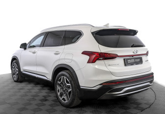 Подержанный автомобиль Hyundai Santa Fe 2022 года (7 фото)