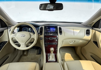 Подержанный автомобиль Infiniti QX50 2014 года (14 фото)