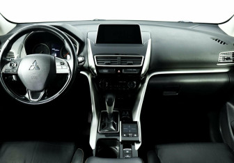 Подержанный автомобиль Mitsubishi Eclipse Cross 2018 года (11 фото)